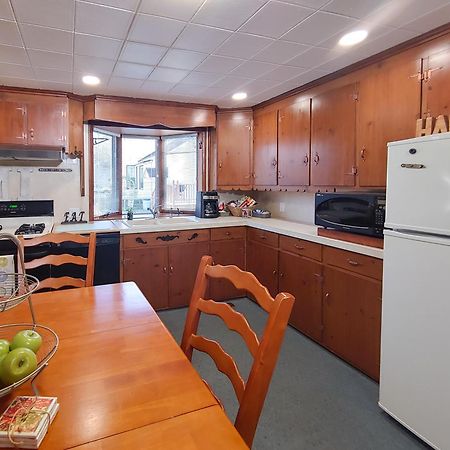 Huge Historic, W/Large Yard & Close To Beach مانيستي المظهر الخارجي الصورة