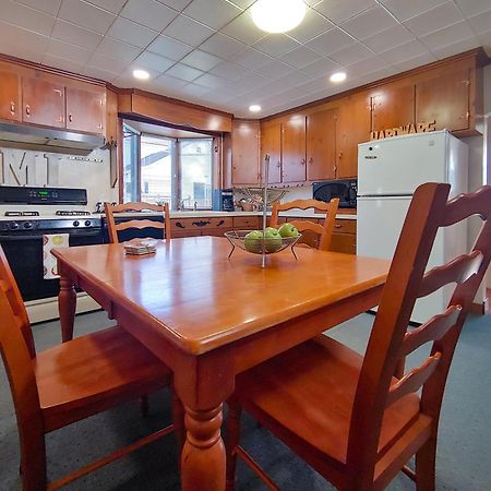 Huge Historic, W/Large Yard & Close To Beach مانيستي المظهر الخارجي الصورة