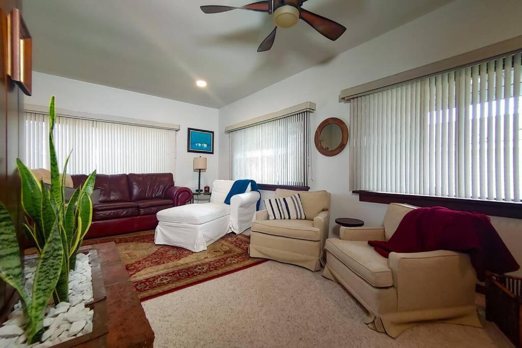 Huge Historic, W/Large Yard & Close To Beach مانيستي المظهر الخارجي الصورة