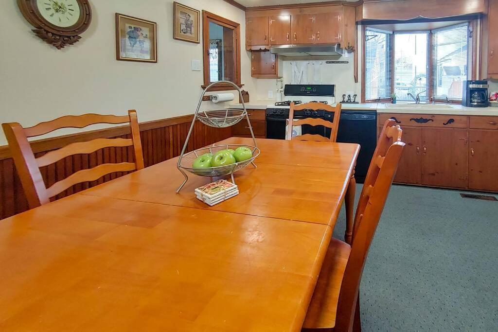 Huge Historic, W/Large Yard & Close To Beach مانيستي المظهر الخارجي الصورة
