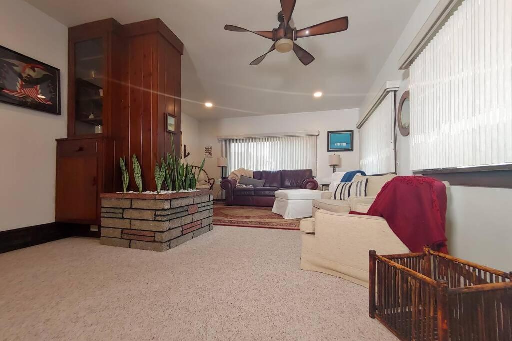 Huge Historic, W/Large Yard & Close To Beach مانيستي المظهر الخارجي الصورة