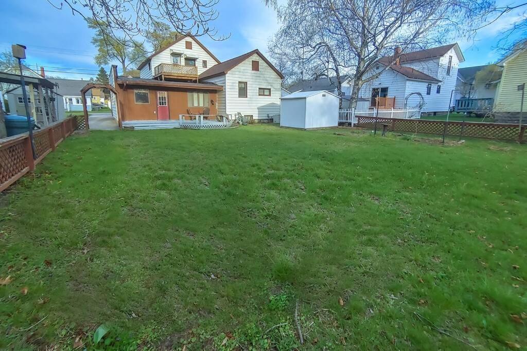 Huge Historic, W/Large Yard & Close To Beach مانيستي المظهر الخارجي الصورة