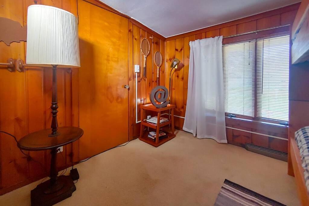 Huge Historic, W/Large Yard & Close To Beach مانيستي المظهر الخارجي الصورة