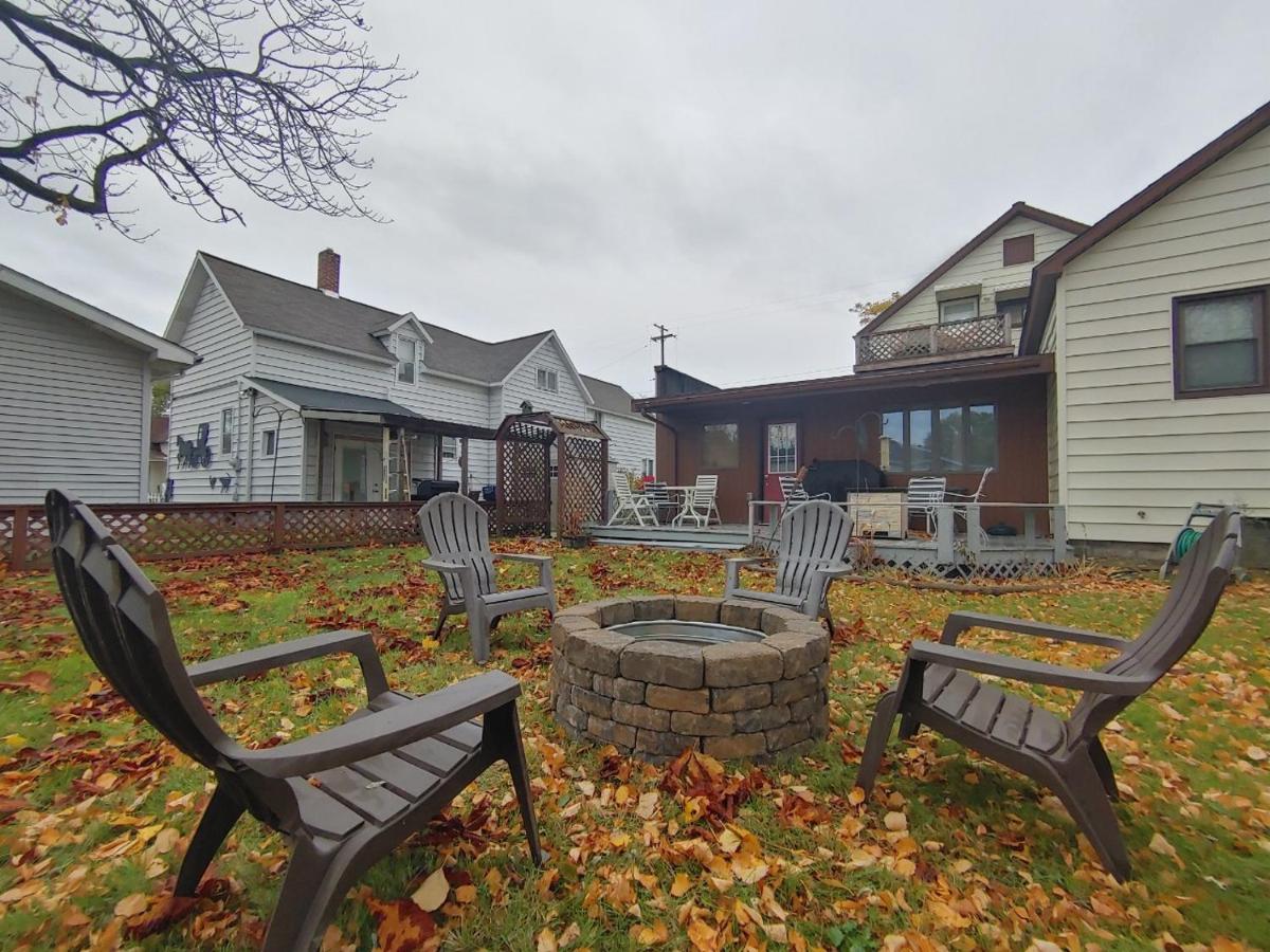 Huge Historic, W/Large Yard & Close To Beach مانيستي المظهر الخارجي الصورة
