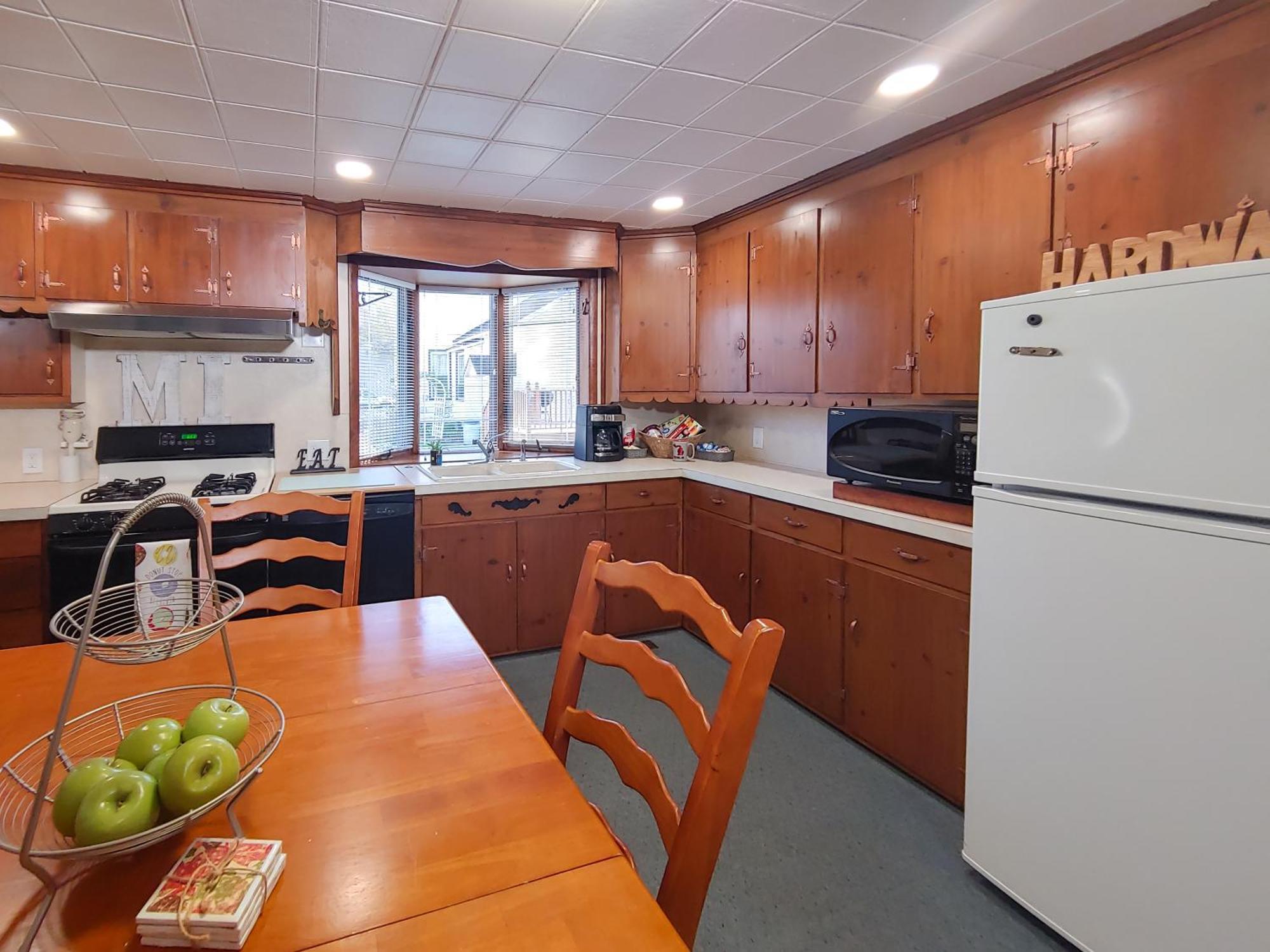 Huge Historic, W/Large Yard & Close To Beach مانيستي المظهر الخارجي الصورة