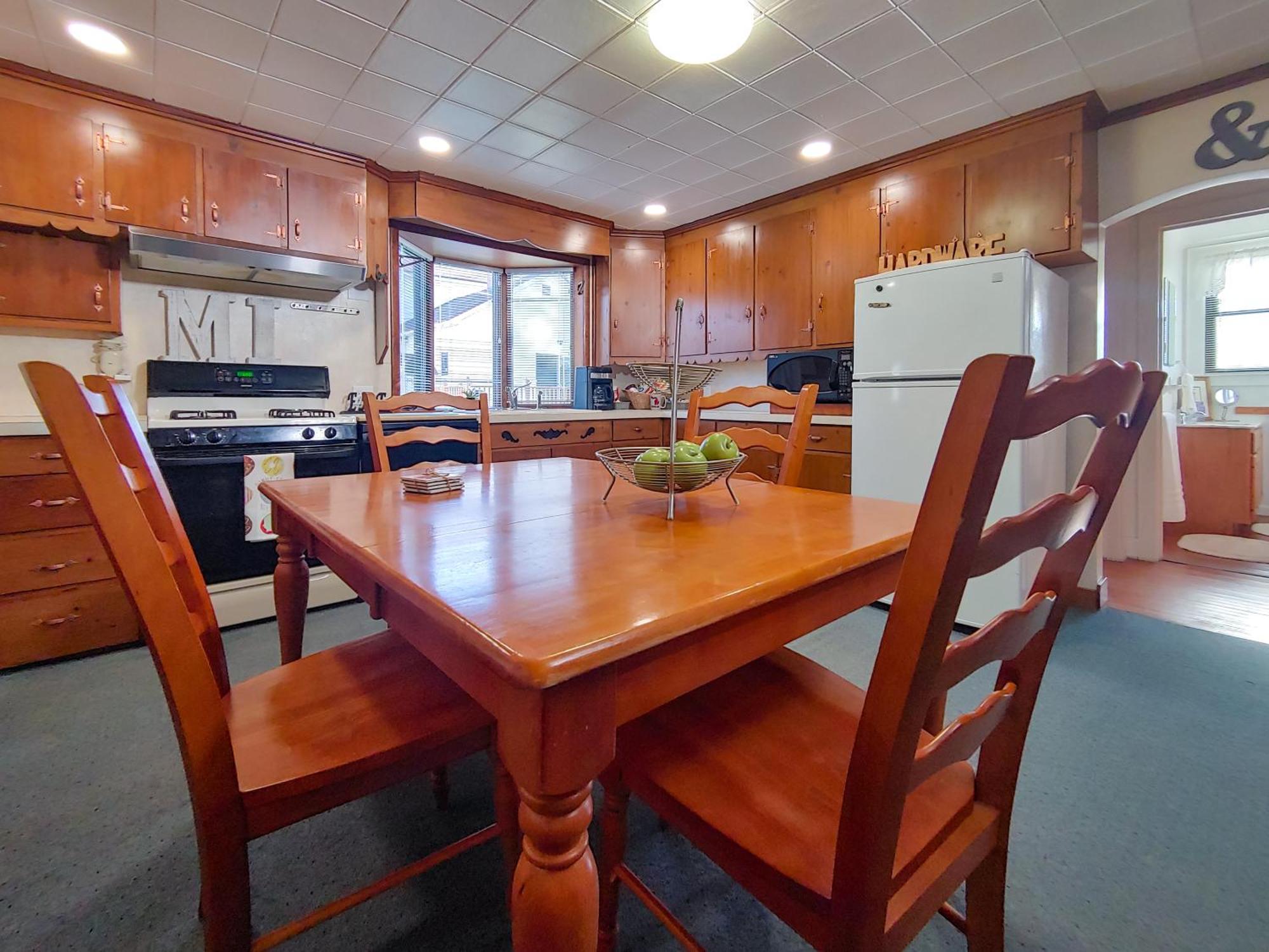 Huge Historic, W/Large Yard & Close To Beach مانيستي المظهر الخارجي الصورة